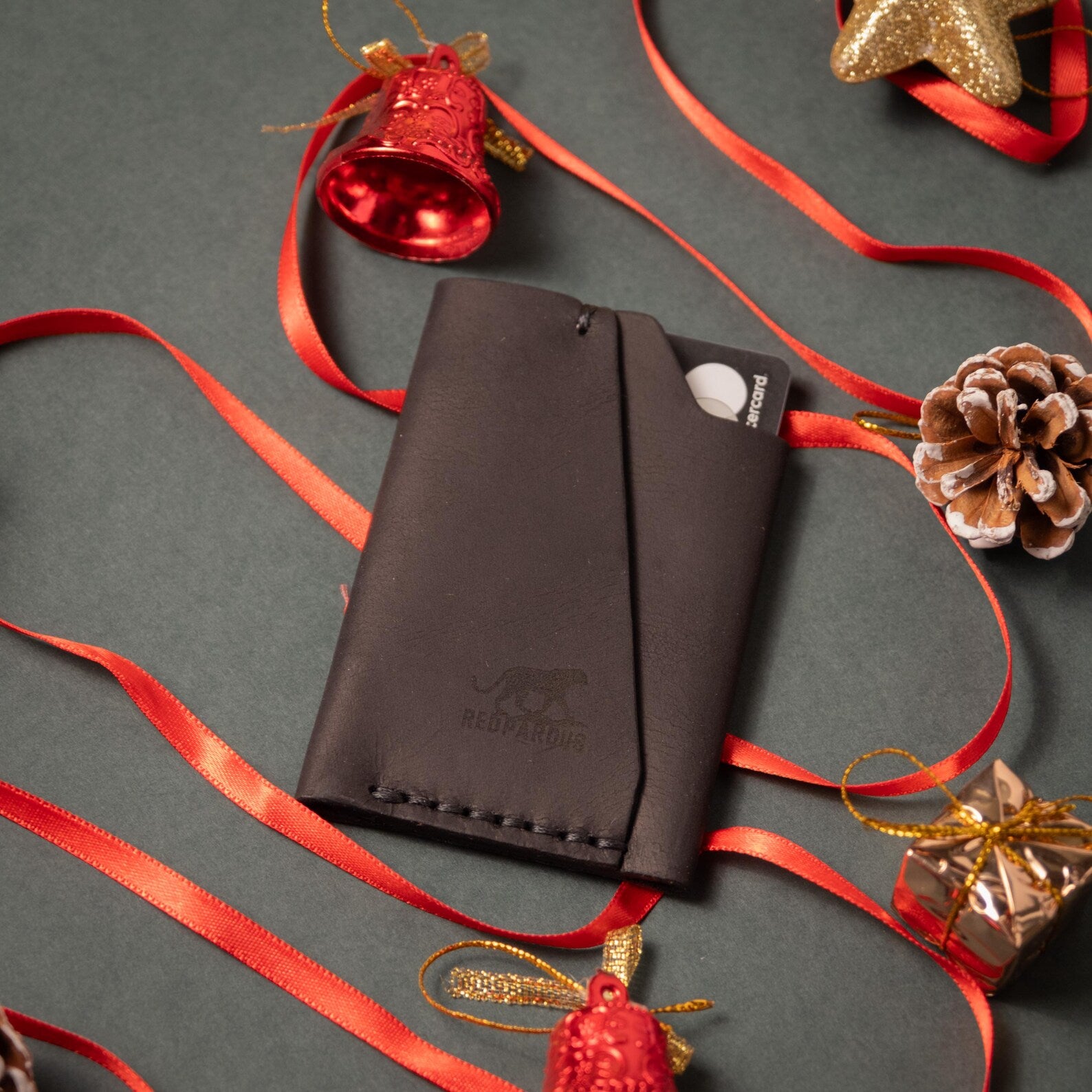 Schlanker Kartenhalter aus Leder