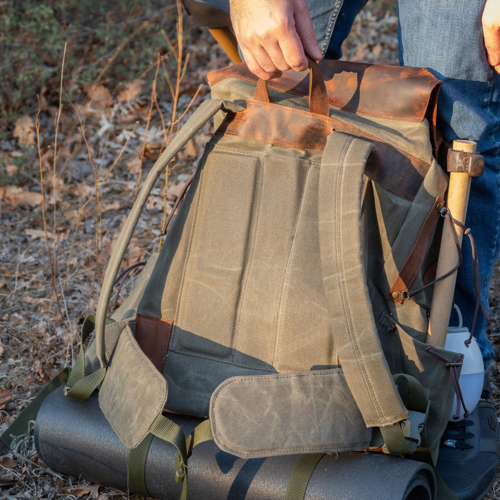 Strapazierfähiger Wanderrucksack Rustikaler Canvas und Ledergebirgstasche für Campingreisen im Freienabenteuer