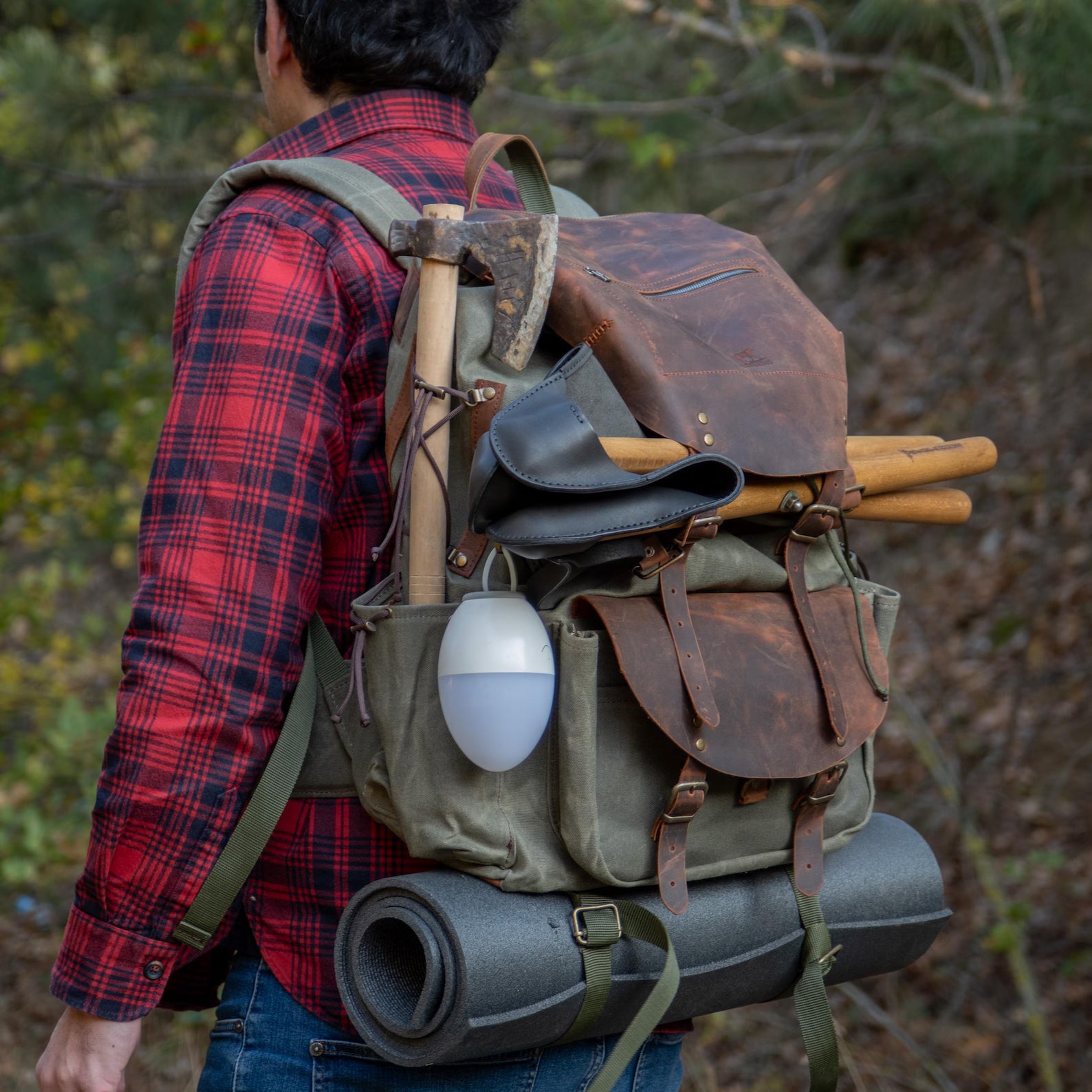 Strapazierfähiger Wanderrucksack Rustikaler Canvas und Ledergebirgstasche für Campingreisen im Freienabenteuer