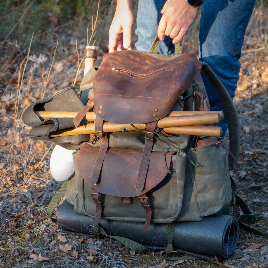 Strapazierfähiger Wanderrucksack Rustikaler Canvas und Ledergebirgstasche für Campingreisen im Freienabenteuer