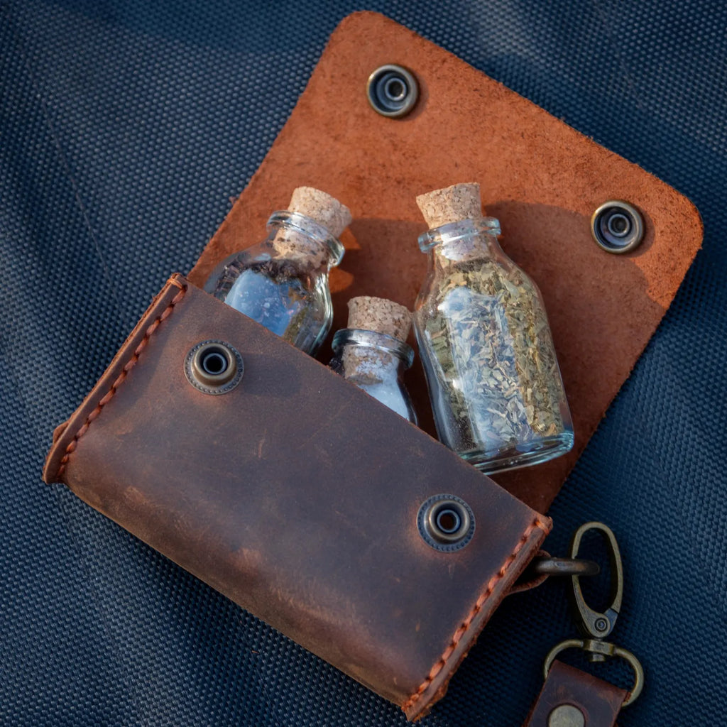 Handgemachte Leder Camping Tasche - Rustikaler Gewürzorganizer mit Gläsern