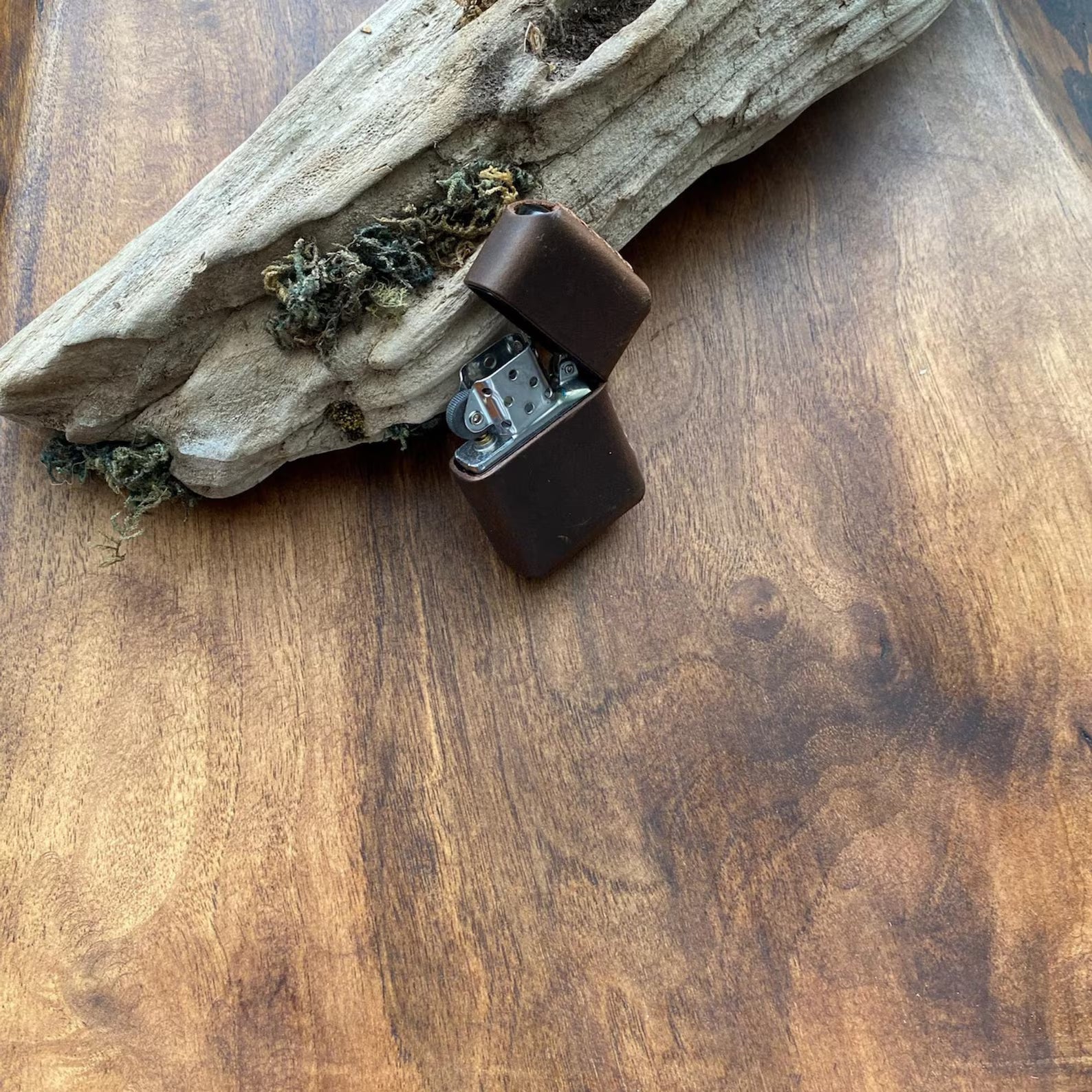 Handgemachte Feuerzeug-Tasche aus Leder im Vintage-Style